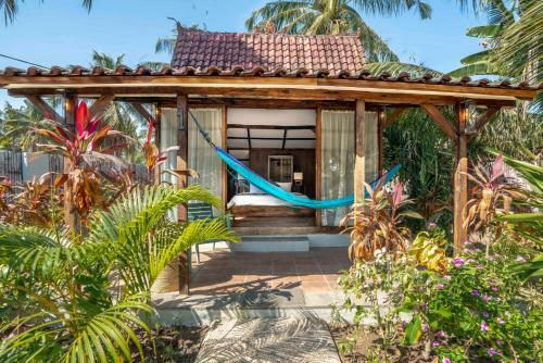 Hostal Coconut Garden Resort