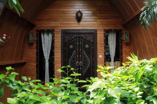Banana Leaf Bungalows