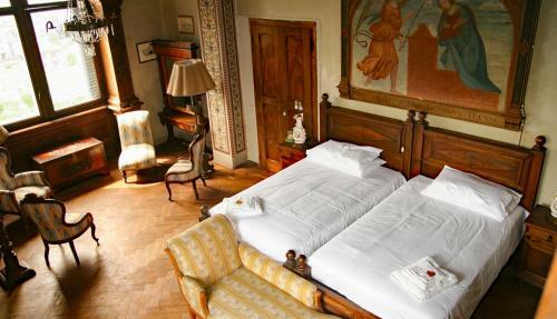 Cremella Villa Sleeps 26 With Pool