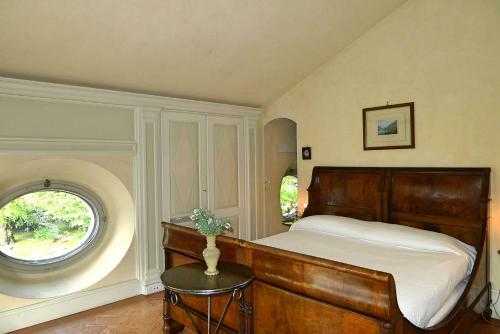 Blevio Villa Sleeps 26 With Pool Air Con And Wifi