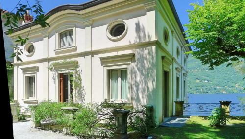 Blevio Villa Sleeps 26 With Pool Air Con And Wifi