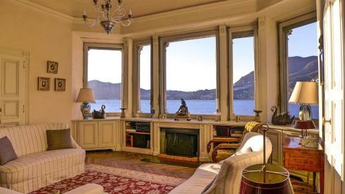 Blevio Villa Sleeps 26 With Pool Air Con And Wifi