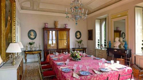 Blevio Villa Sleeps 26 With Pool Air Con And Wifi