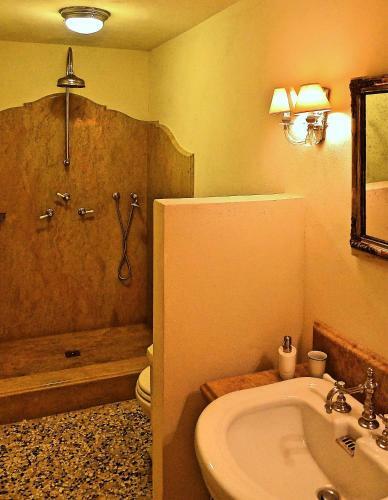 Blevio Villa Sleeps 26 With Pool Air Con And Wifi