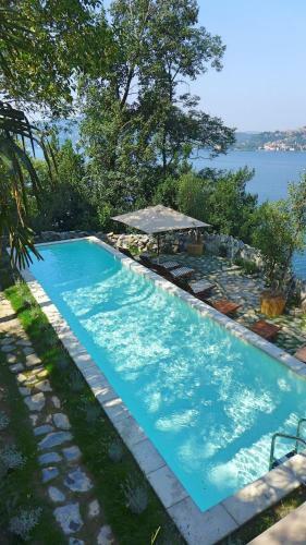 Blevio Villa Sleeps 26 With Pool Air Con And Wifi