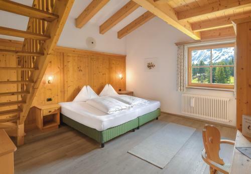 Hotel �tia De B�rz