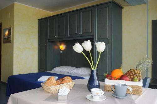 Studio A Stones Throw From The Sea