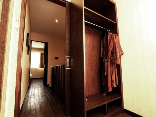 Hotel Devata Suites And Residence