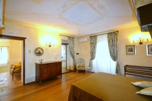 Ellerone Villa Sleeps 16 Pool Air Con Wifi