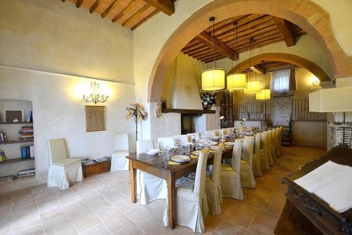 Ellerone Villa Sleeps 16 Pool Air Con Wifi