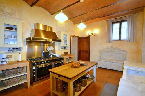 Ellerone Villa Sleeps 16 Pool Air Con Wifi