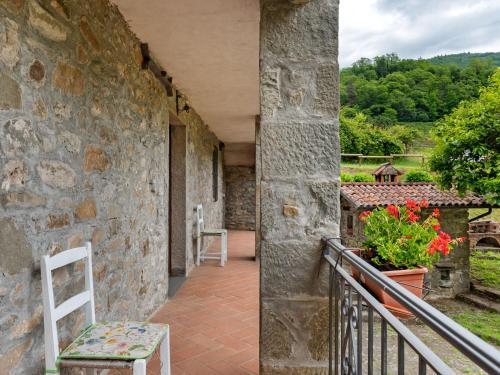 Peaceful Apartment In Fosciandora With Pool
