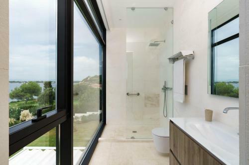 Plemmirio Villa Sleeps 8 With Pool And Air Con