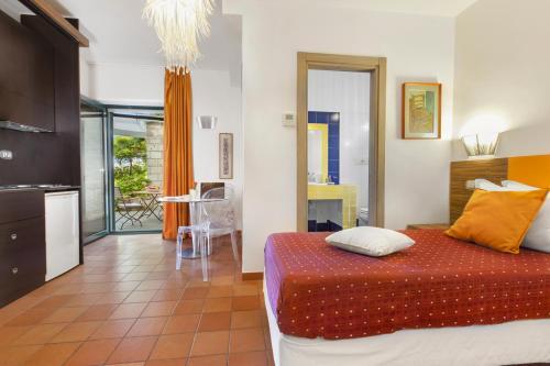 Sant'anna Villa Sleeps 24 With Pool And Air Con