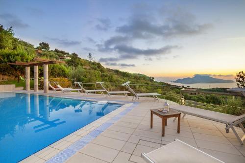 Sant'anna Villa Sleeps 24 With Pool And Air Con