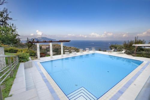 Sant'anna Villa Sleeps 24 With Pool And Air Con