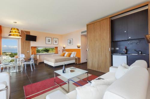 Sant'anna Villa Sleeps 24 With Pool And Air Con