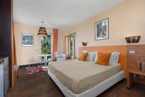 Sant'anna Villa Sleeps 24 With Pool And Air Con