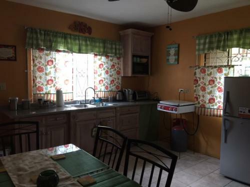 Mobay Surprise Villa_2 Bd Rm