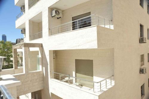 Amazing One Bedroom Apartment In Amman Elwebdah 6