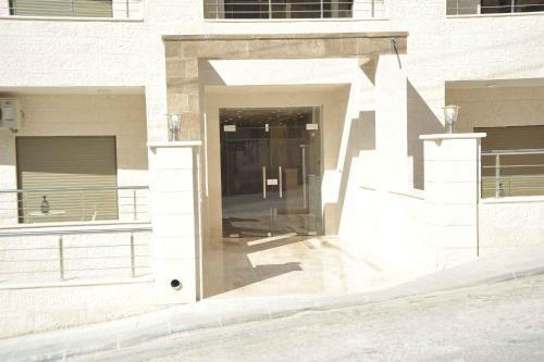 Amazing One Bedroom Apartment In Amman Elwebdah 4