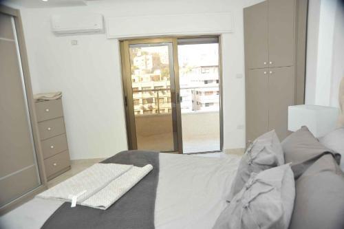 Amazing One Bedroom Apartment In Amman Elwebdah 4
