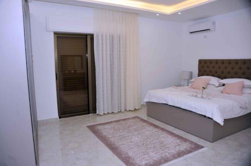 Amazing One Bedroom Apartment In Amman Elwebdah 10