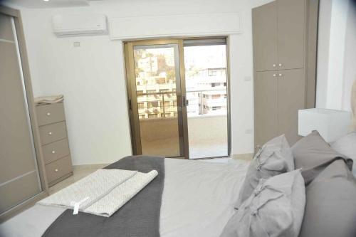 Amazing One Bedroom Apartment In Amman Elwebdah 12