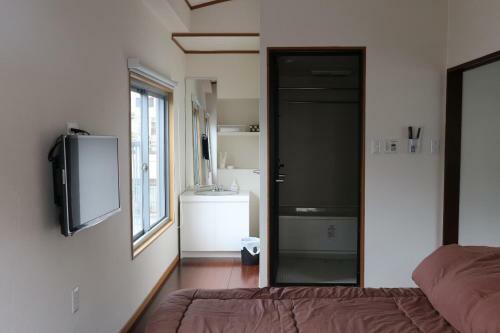 Hotel Izu 4 Sea Ocean Reinforced Con Double Bed + Single Bed Shared Bathroom