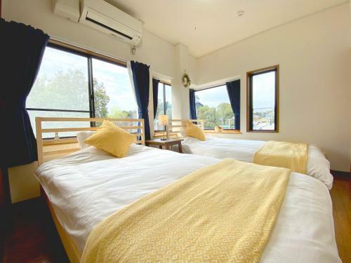 Villa White Space