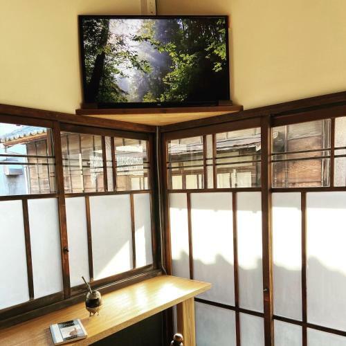 Hostal Okiya Guest House & Tapas Bar