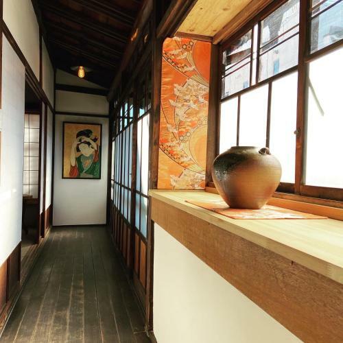 Hostal Okiya Guest House & Tapas Bar