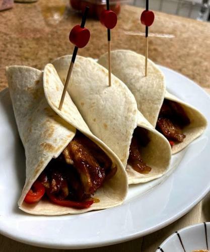 Hostal Okiya Guest House & Tapas Bar