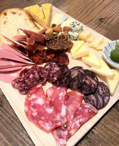Hostal Okiya Guest House & Tapas Bar