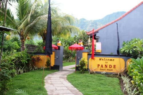Hostal Sudi Guest House