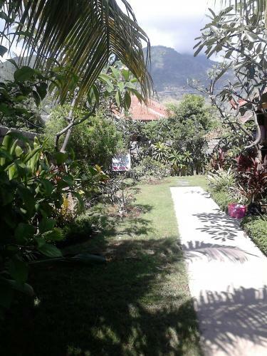 Hostal Sudi Guest House