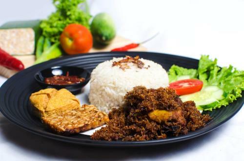 Hostal Guest House Salon & Spa Fora Taman Lingkar
