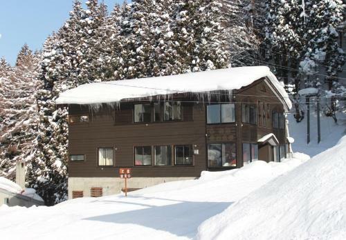Kamoshika Ski Lodge