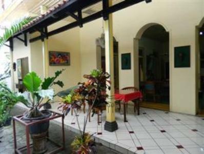 Hostal Metro Guest House