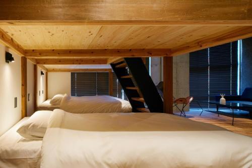 Mizuka Nakasu 5 - Unmanned Hotel -