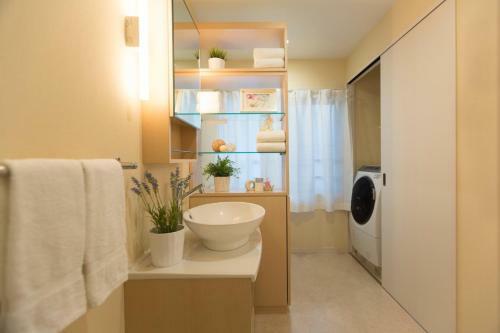 Hostal The Metropolitan Hakata Type A ~ 6 People ~ Room With Loft~