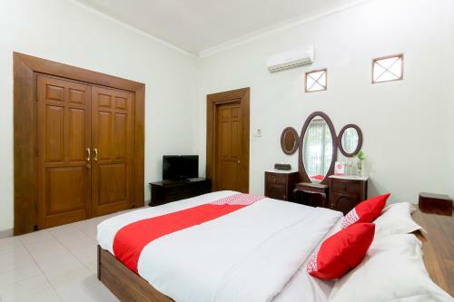 Hostal Roemah Oma Guesthouse
