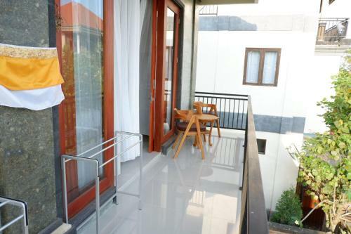 Hostal Three Dewi's Guest House