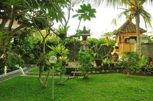 Hostal Three Dewi's Guest House