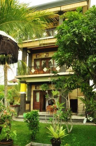 Hostal Three Dewi's Guest House