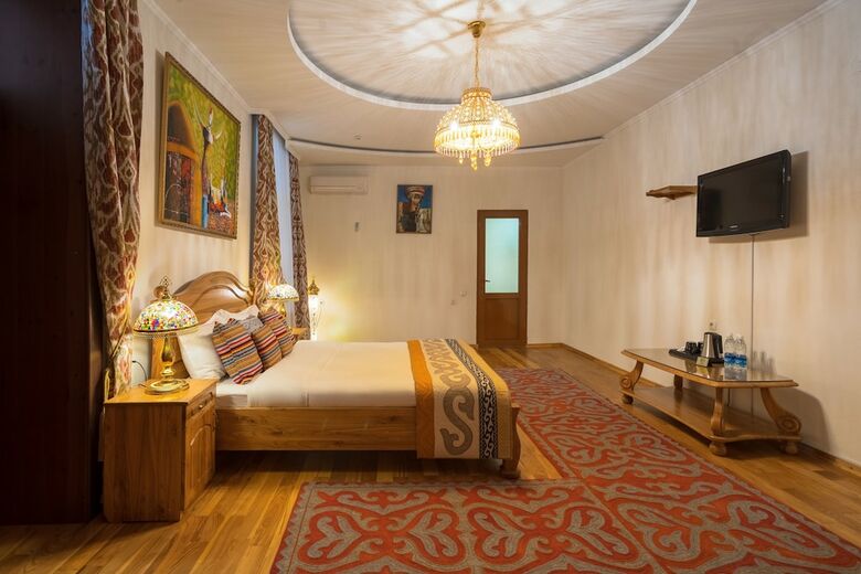 Navat Hotel