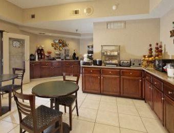 Holiday Inn Express Hotel & Suites