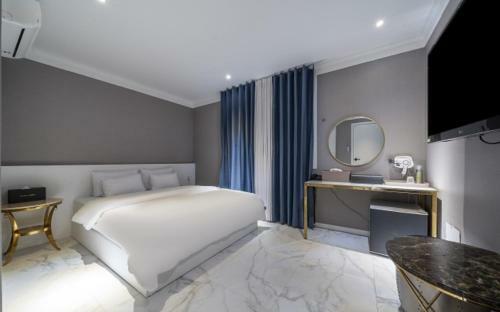Knox Hotel