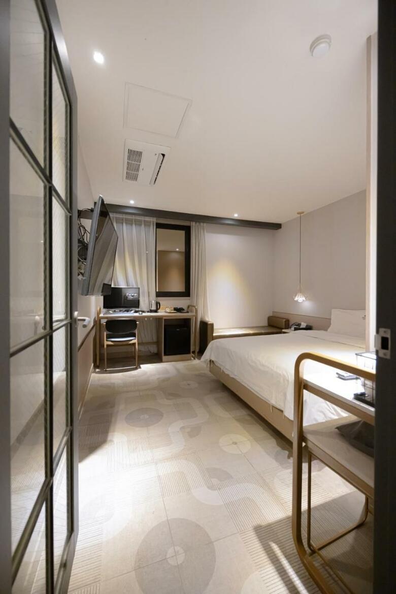Hound Hotel Seomyeon-beomcheon