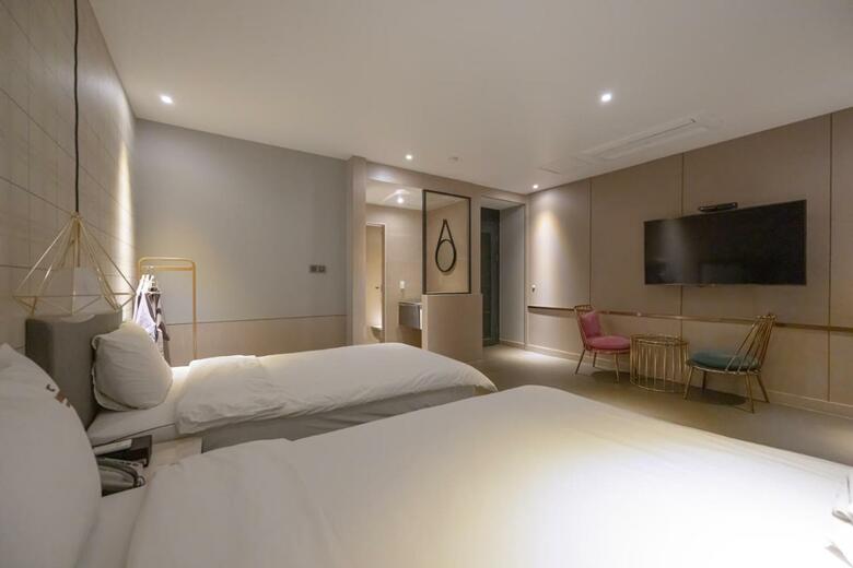Hound Hotel Seomyeon-beomcheon